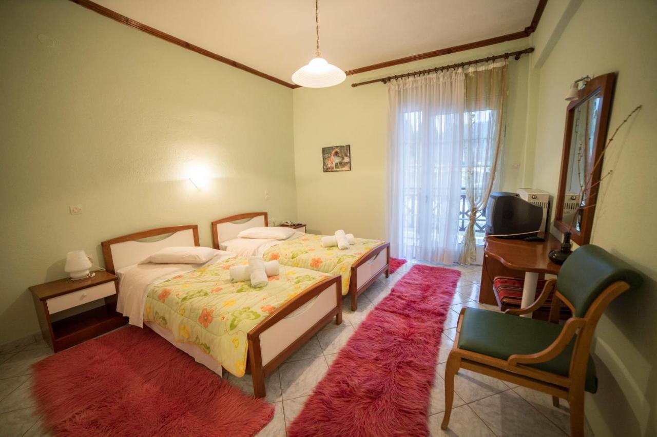 Ξενοδοχειο Παπαναγιωτου Hotel Neraïdochóri Kültér fotó