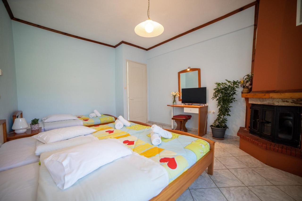 Ξενοδοχειο Παπαναγιωτου Hotel Neraïdochóri Kültér fotó